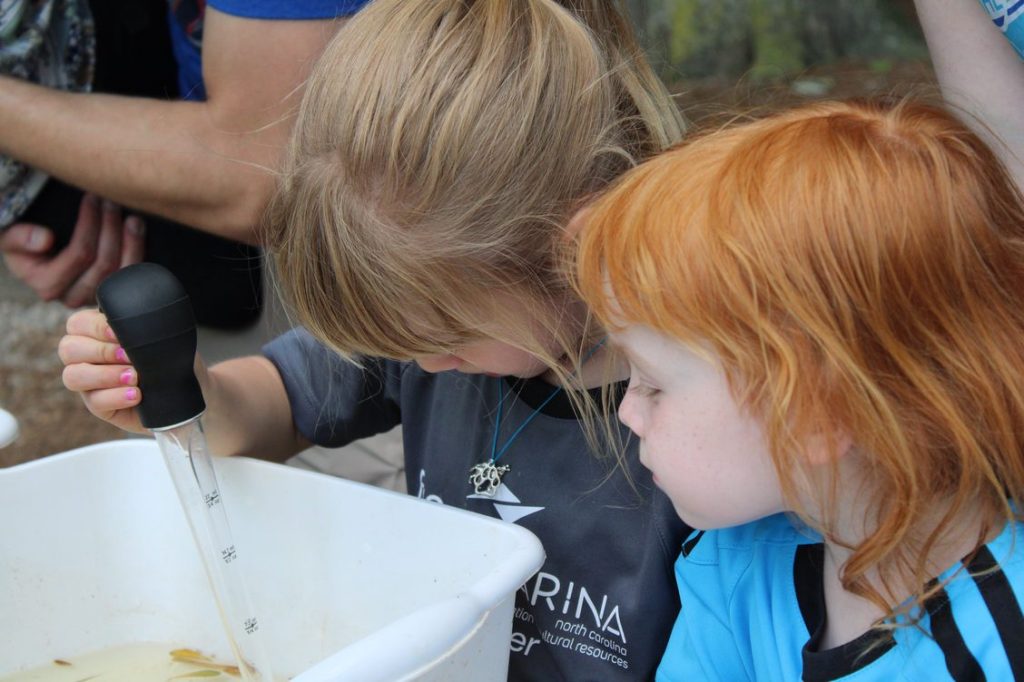 Kids looking at macroinvertebrates